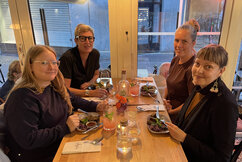 Fredrika, Helena, Amalie och Hanna på restaurang i Lund.